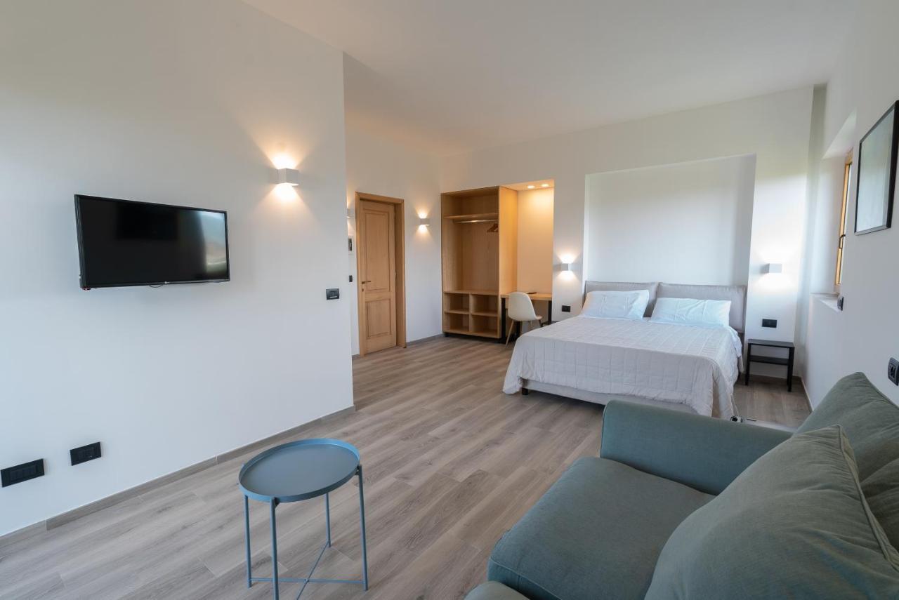 Antares Rooms And Suites 올비아 외부 사진