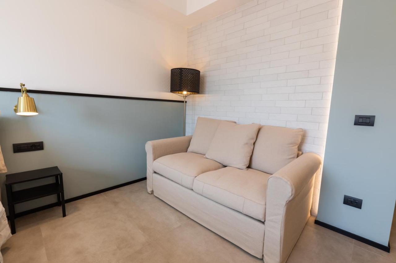 Antares Rooms And Suites 올비아 외부 사진