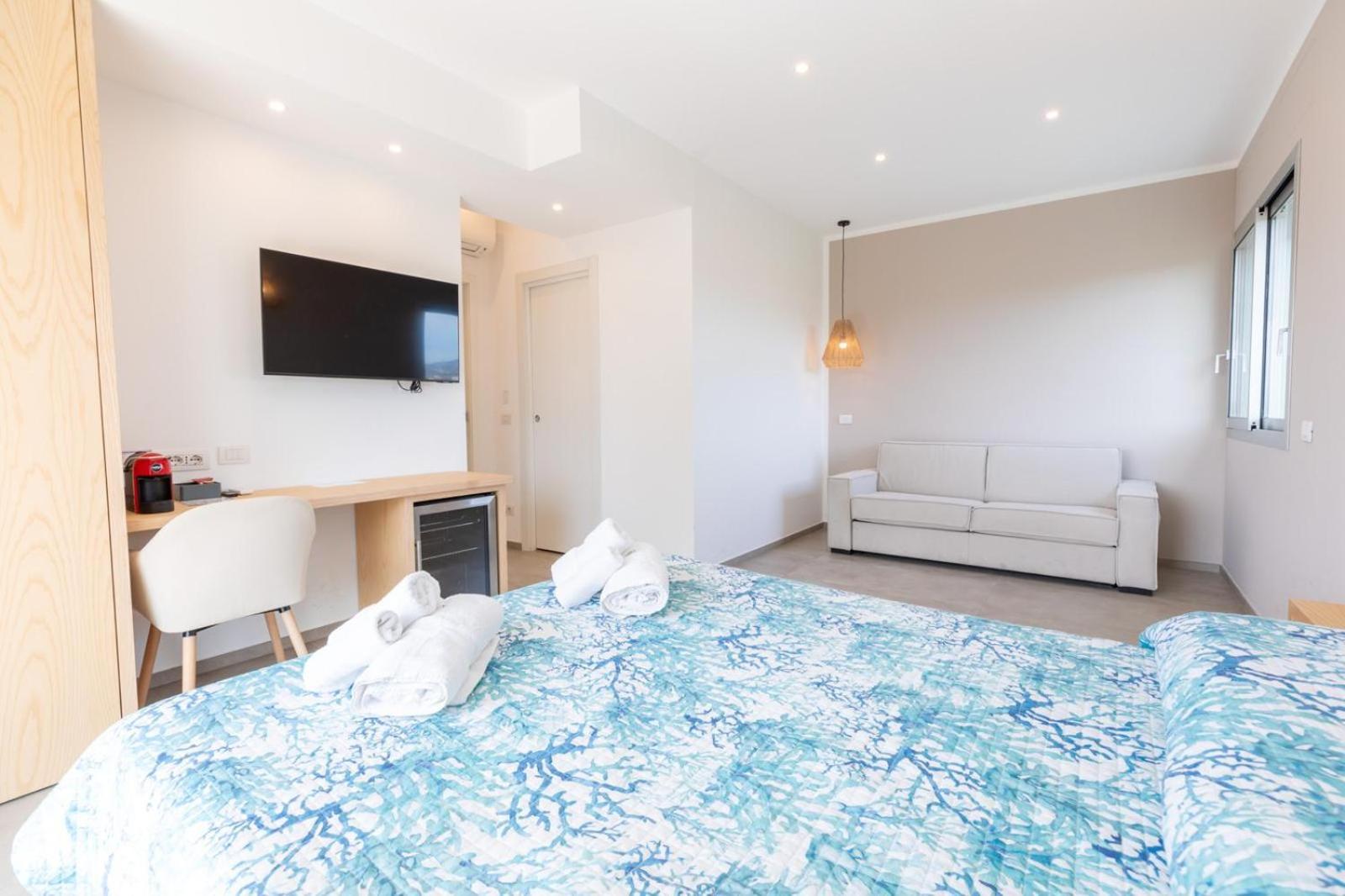 Antares Rooms And Suites 올비아 외부 사진