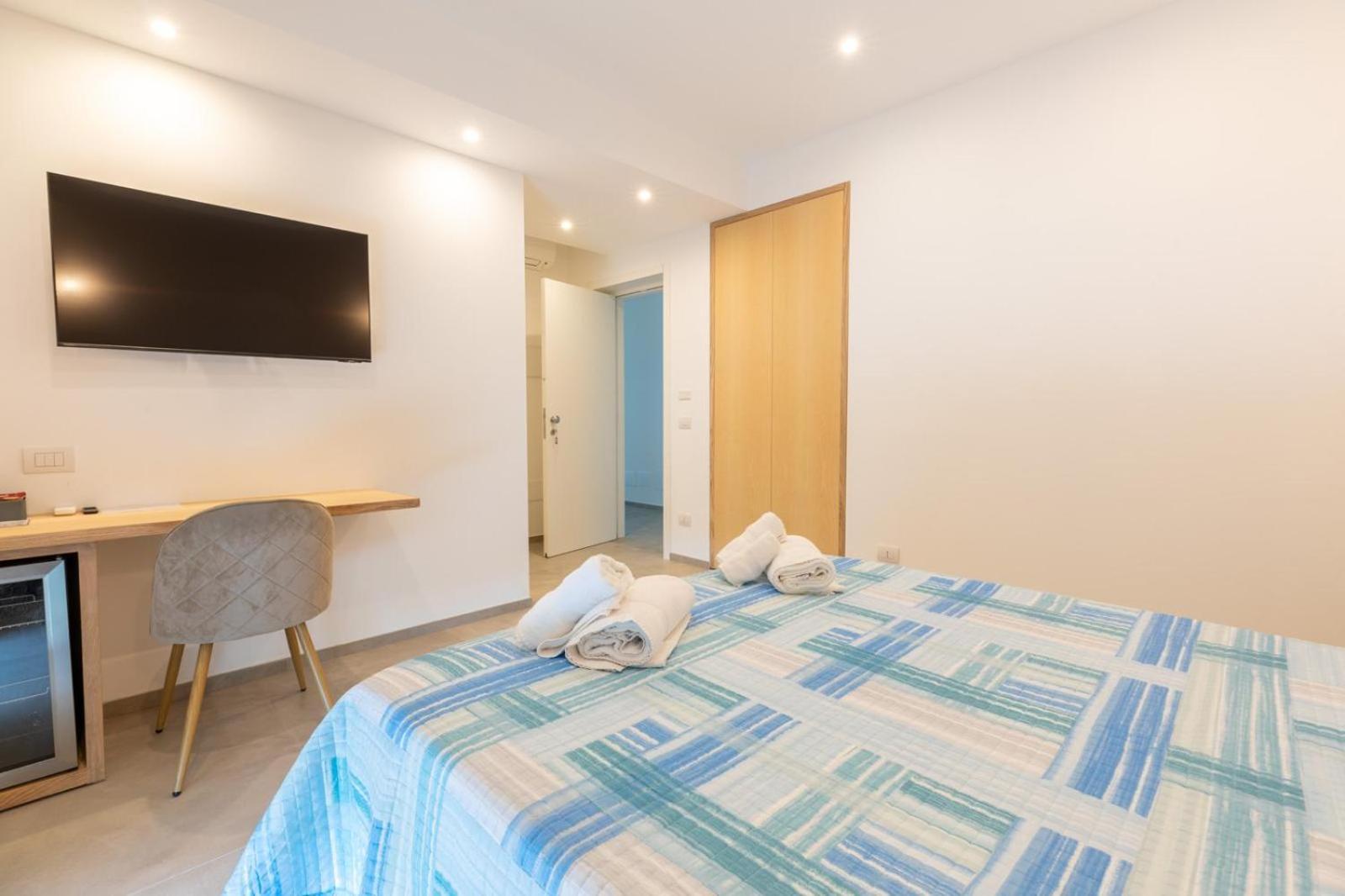 Antares Rooms And Suites 올비아 외부 사진