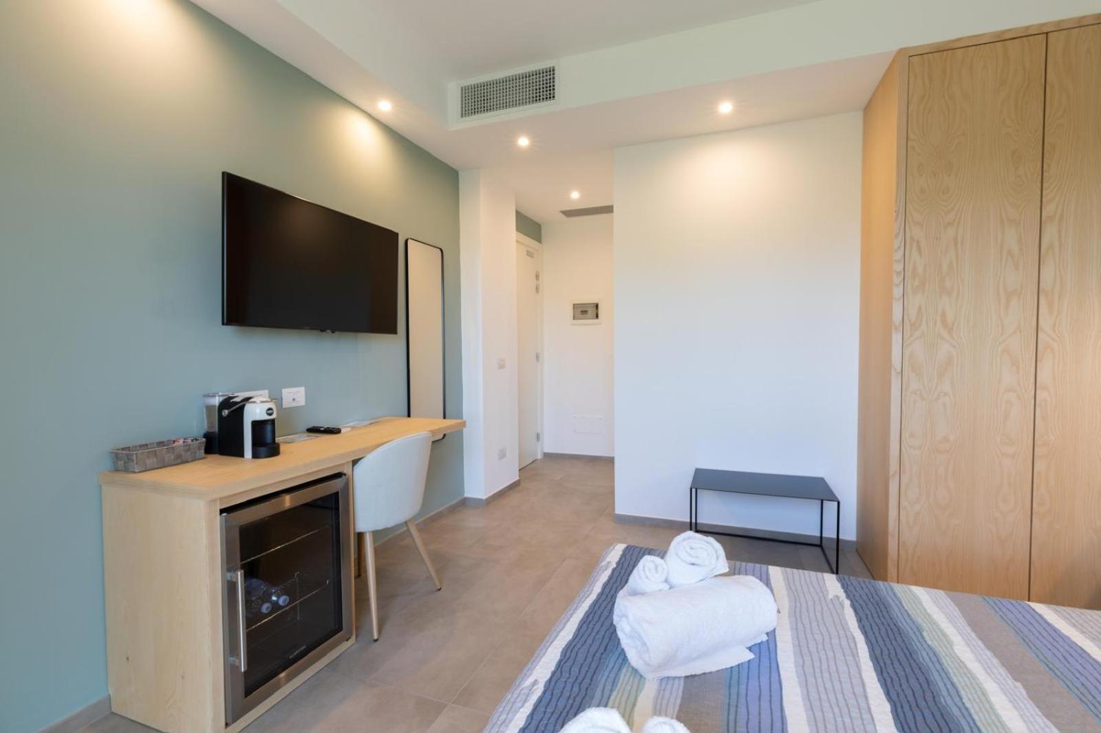 Antares Rooms And Suites 올비아 외부 사진